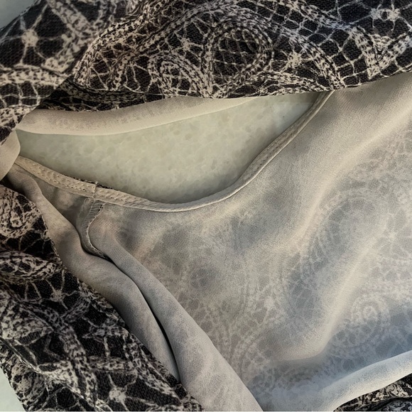 Aritzia WILFRED Sabine Paisley Lace Print Silk Crepe Faux Wrap Mini Dress - Picture 6 of 7